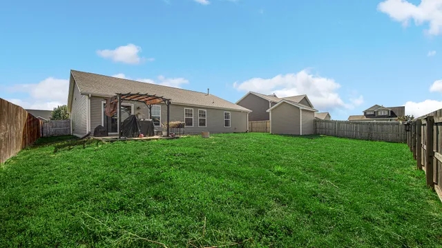 a view of a house with backyard and garden