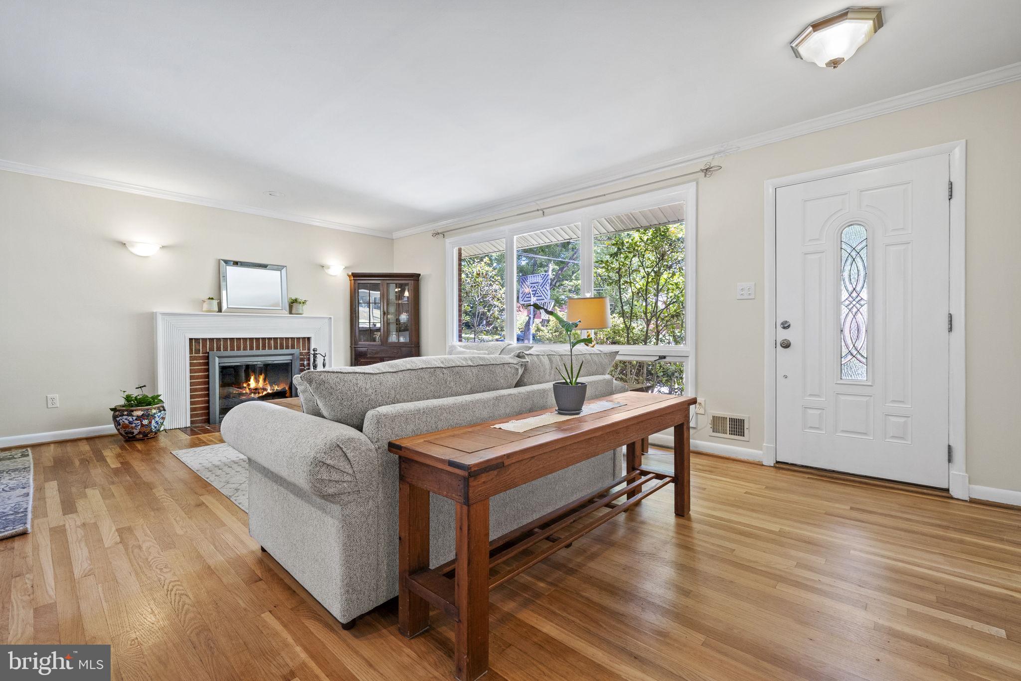 1614 Tilton Drive Silver Spring, MD 20902 - Photo 4 of 46