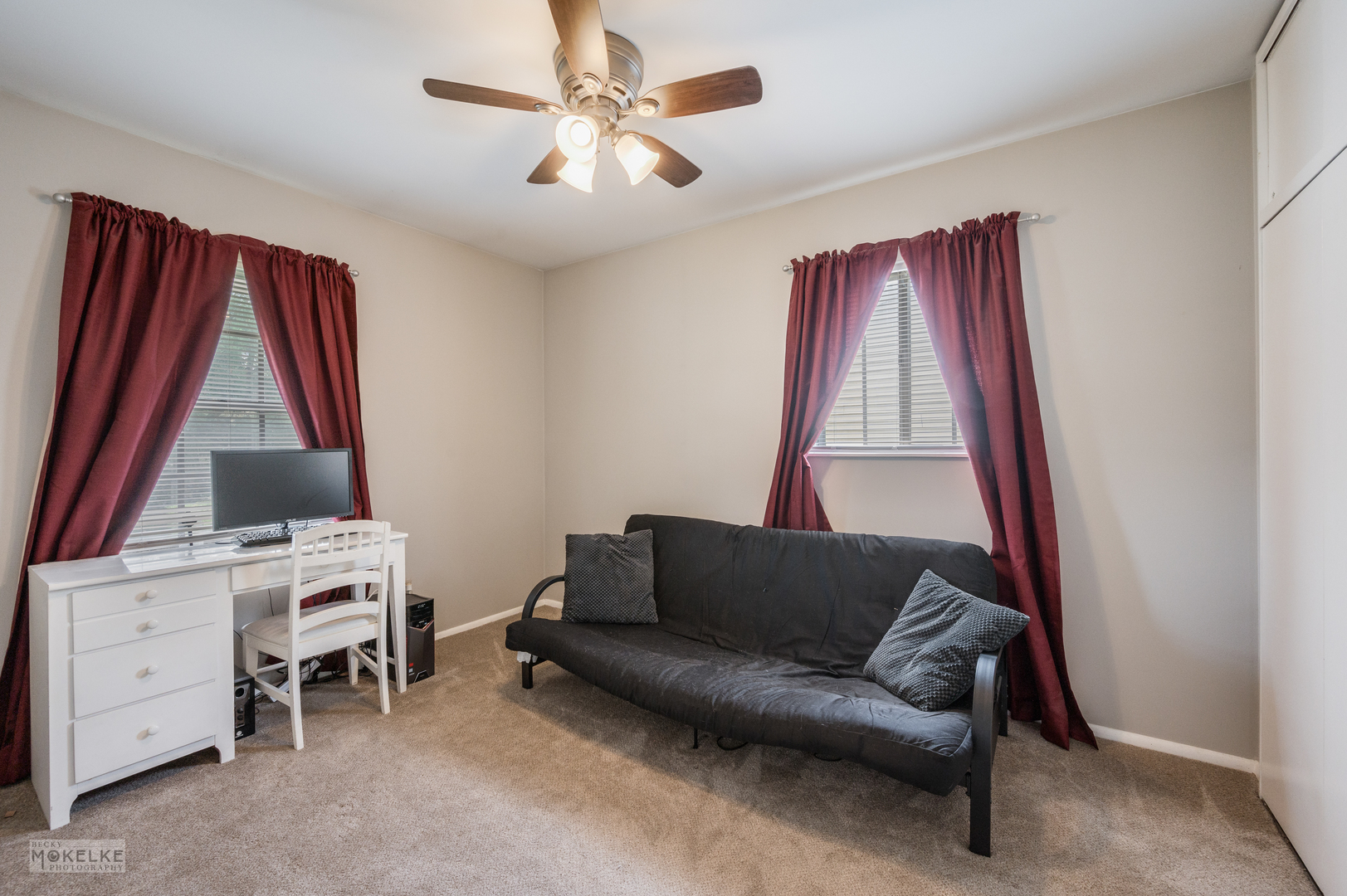 1270 Post Road Aurora, IL 60506 - Photo 13 of 18 a living room with furniture and a window