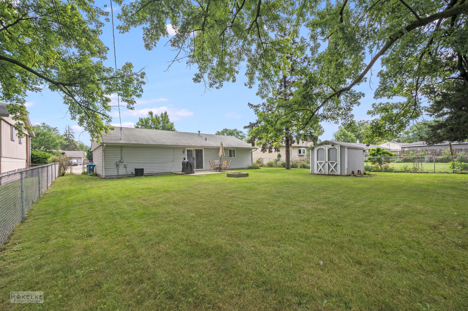 1270 Post Road Aurora, IL 60506 - Photo 18 of 18 a front view of a house with a garden