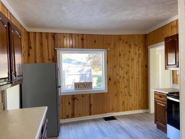 690 Upton Avenue Springfield, MI 49037 - Photo 11 of 39 IMG_1932