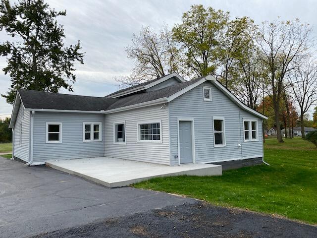 690 Upton Avenue Springfield, MI 49037 - Photo 4 of 39 IMG_1899