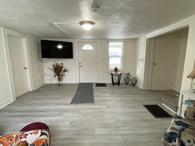 690 Upton Avenue Springfield, MI 49037 - Photo 6 of 39 IMG_2650