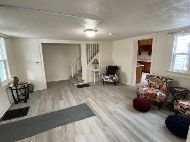 690 Upton Avenue Springfield, MI 49037 - Photo 7 of 39 IMG_2649