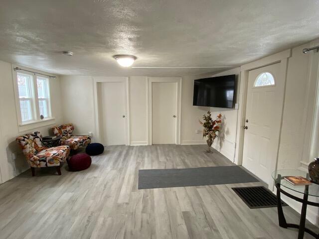 690 Upton Avenue Springfield, MI 49037 - Photo 8 of 39 IMG_2648