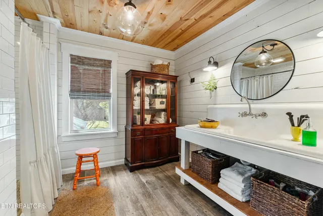 $1,425,000 | 7539 West Old Highway 73, Townsend, TN 37882