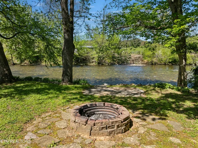 $1,425,000 | 7539 West Old Highway 73, Townsend, TN 37882