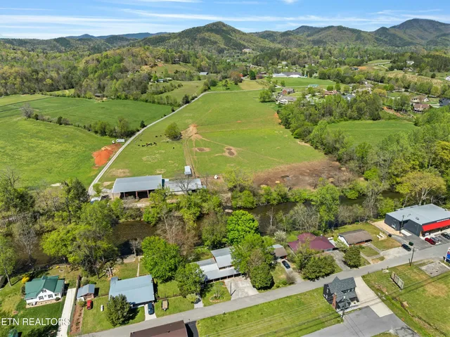 $1,425,000 | 7539 West Old Highway 73, Townsend, TN 37882