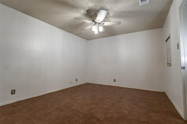 en house with a ceiling fan