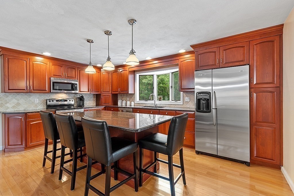 19 Wildwood Road Danvers, MA 01923 - Photo 4 of 40 Gallery Image 4
