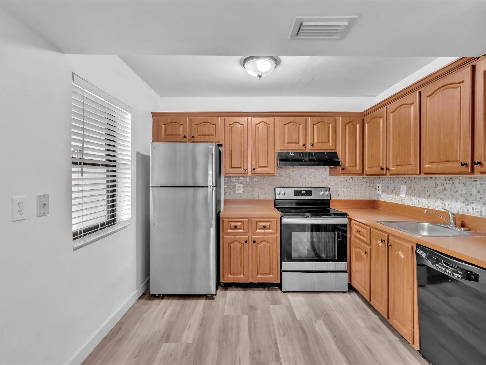 9856 Northwest 3rd Street, Unit 2 Plantation, FL 33324 - Photo 4 of 46 Photo 4