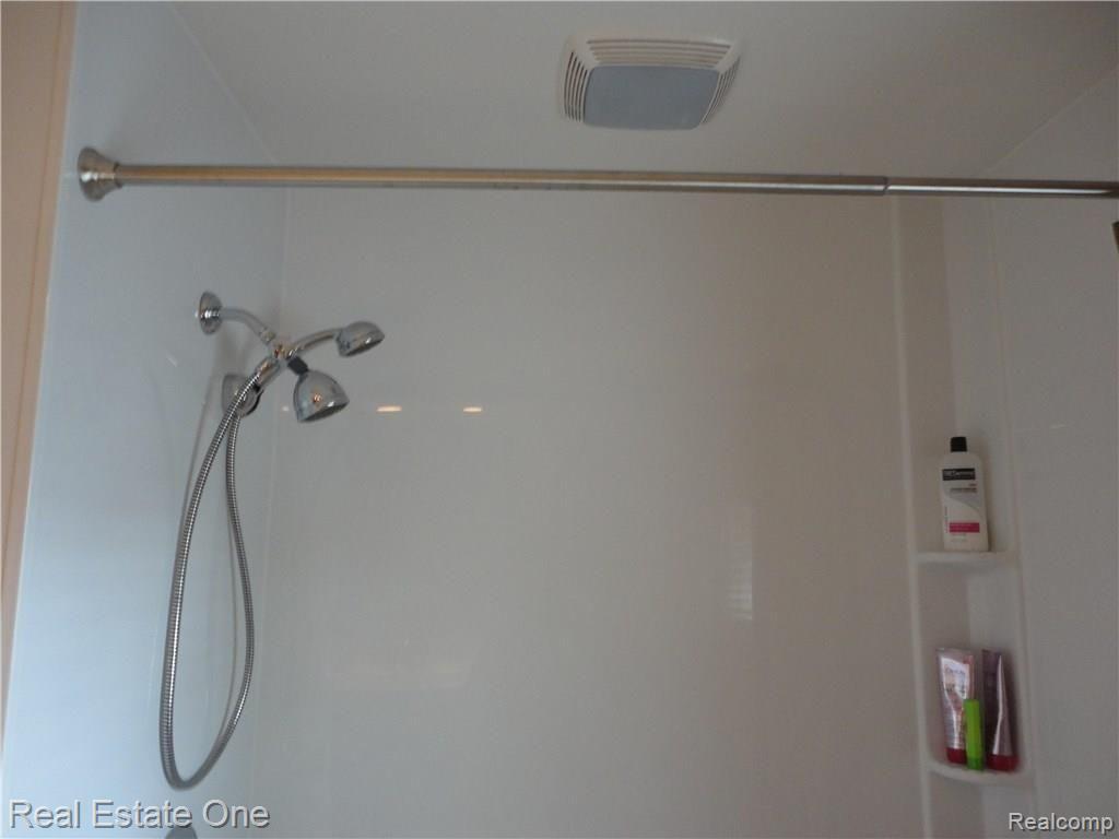 32305 Baintree Road Farmington Hills, MI 48334 - Photo 31 of 53