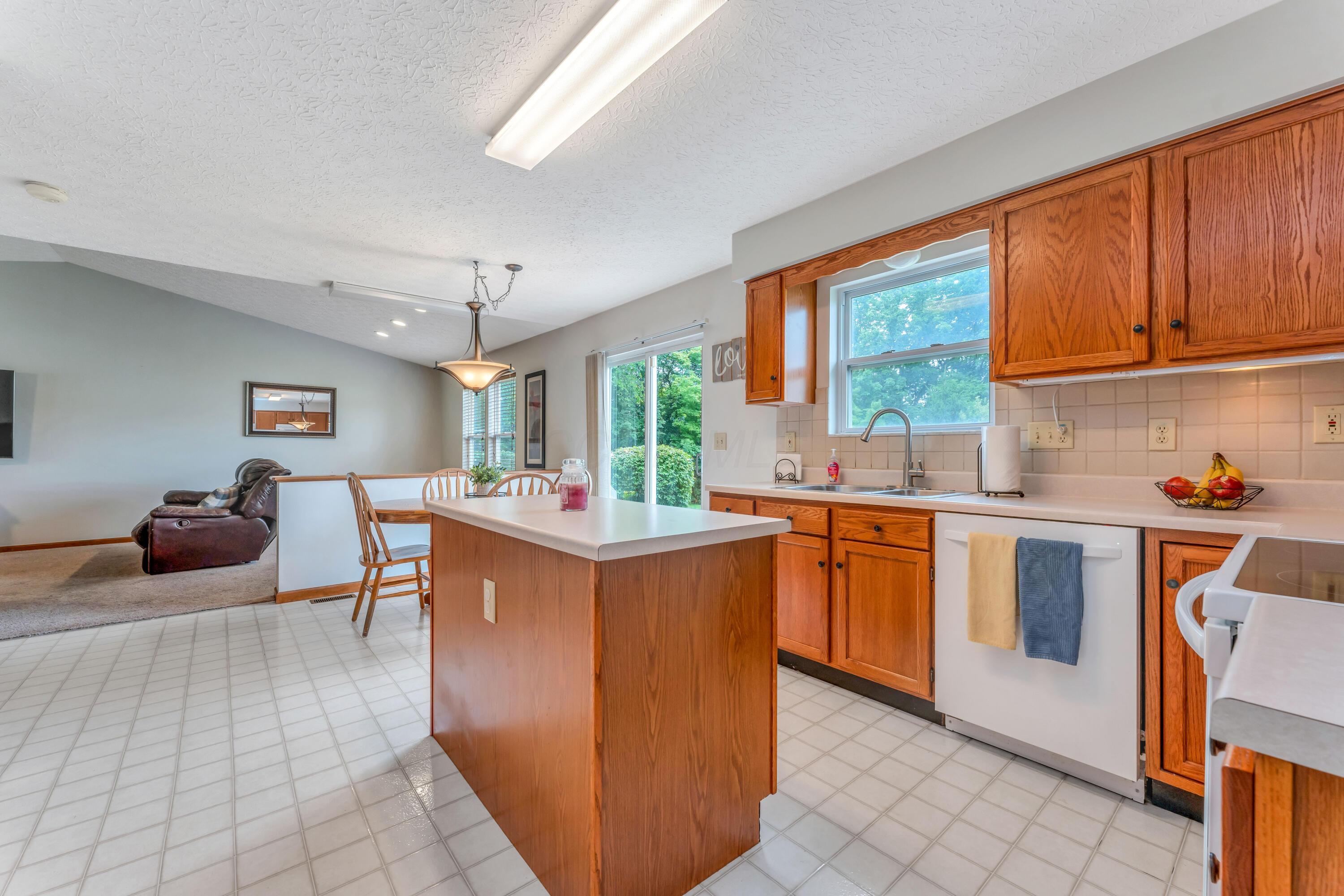 107 Kettering Bend Delaware, OH 43015 - Photo 10 of 38 DSC00970