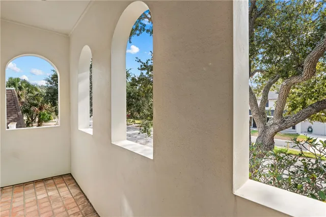 a view of entryway with a front door