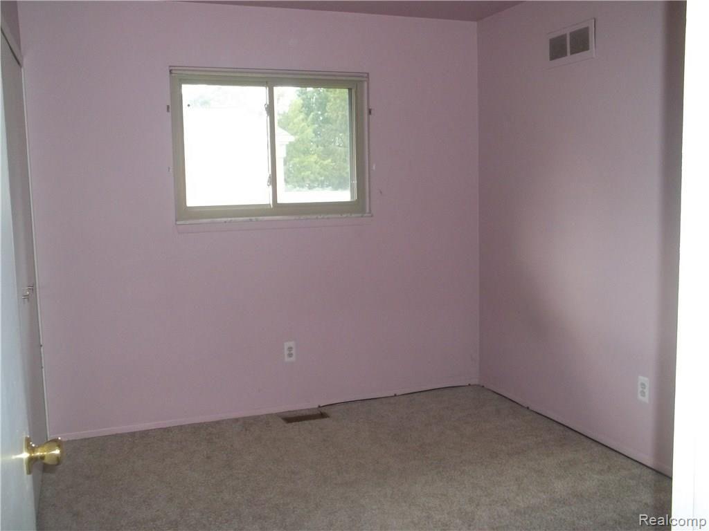 39668 Pinebrook Drive Sterling Heights, MI 48310 - Photo 11 of 28 100_1896.JPG