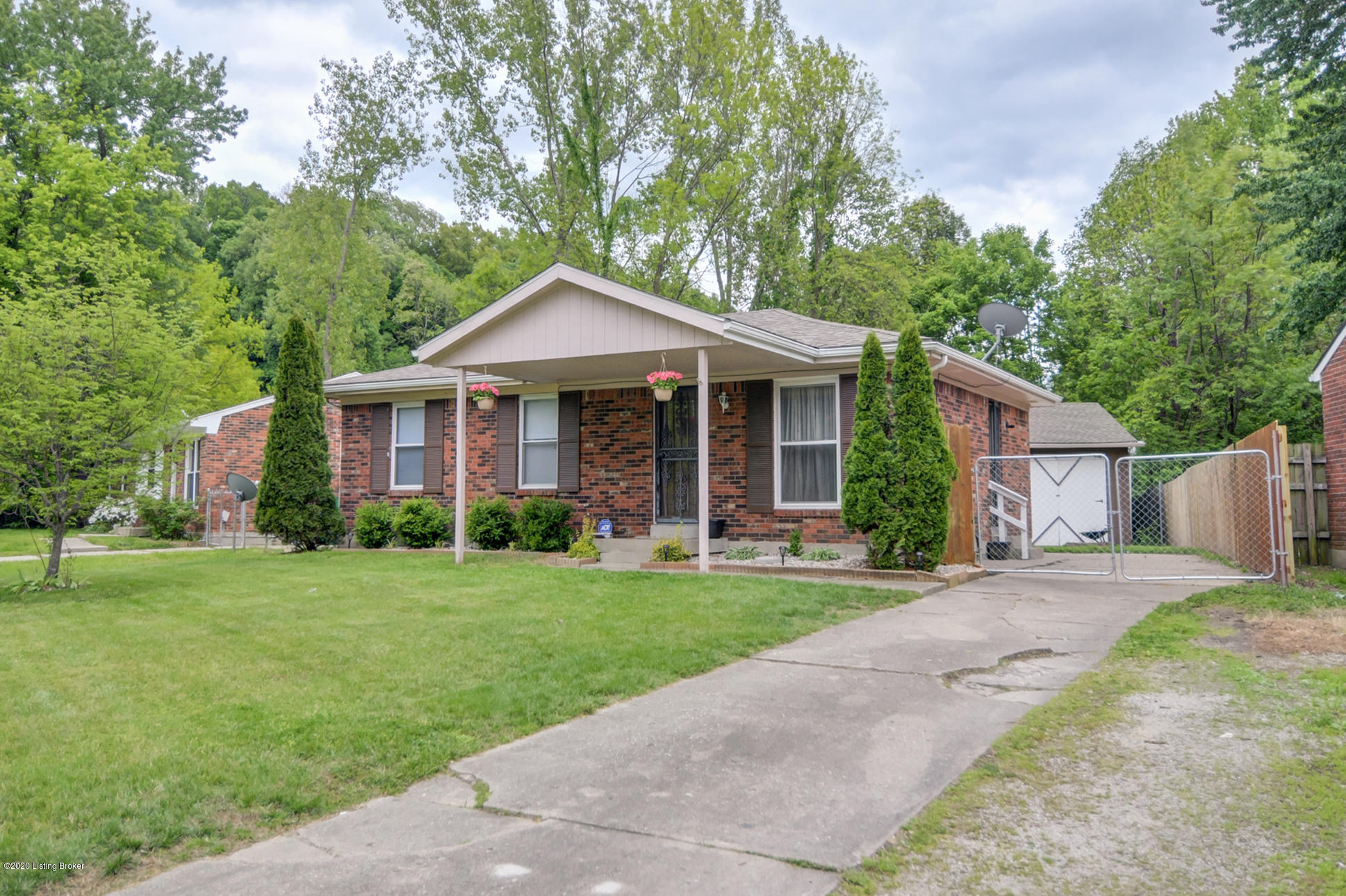 4616 Frel Road Louisville, KY 40272 - Photo 2 of 32 4616FrelRd-1