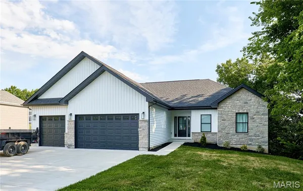 $460,000 | 10236 Hawthorn Road, Foristell, MO 63348