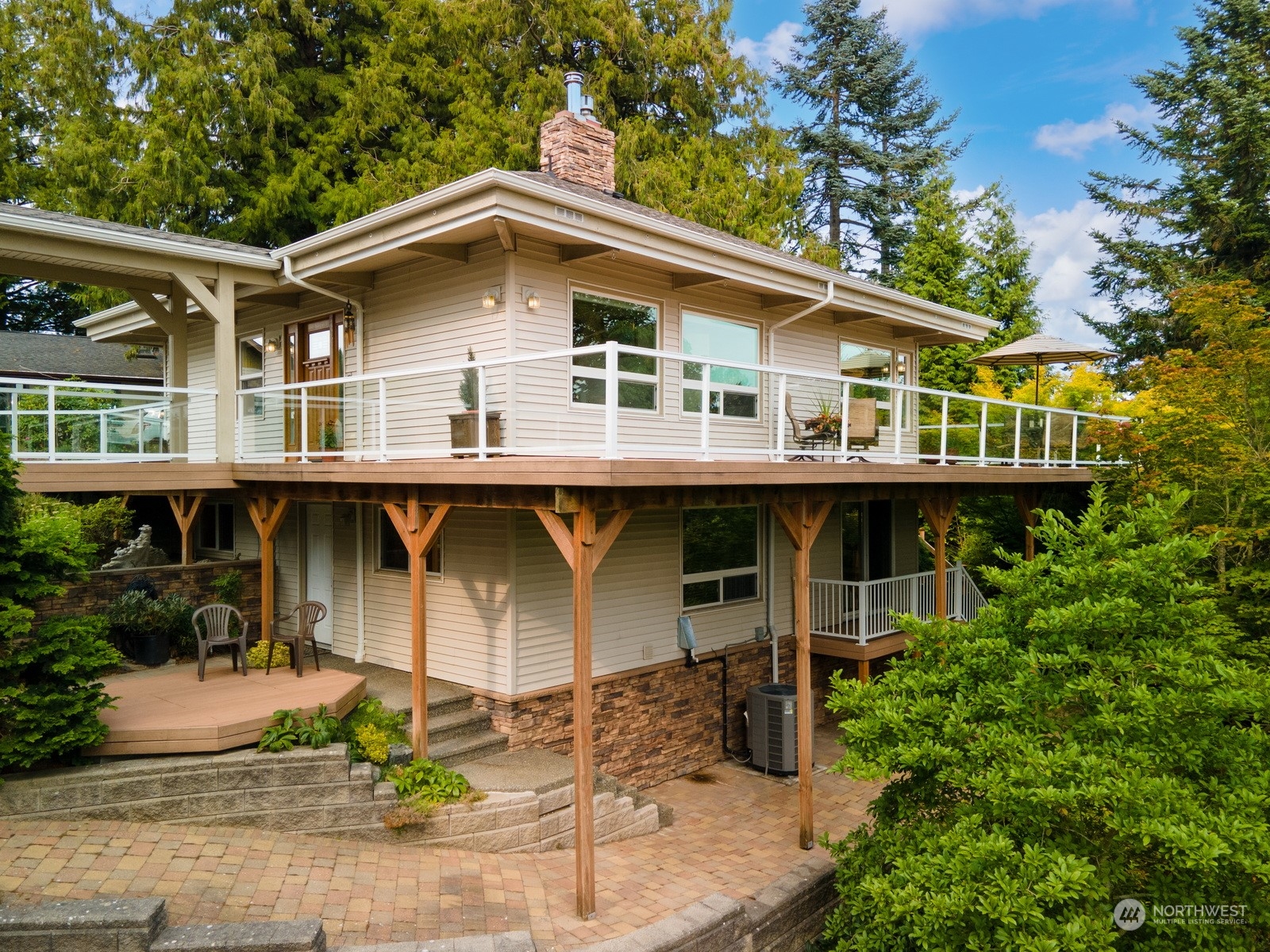 555 East Hemmi Road Lynden, WA 98264 - Photo 36 of 40 a front view of a house with balcony
