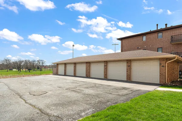 $2,200 | 16749 Paxton Avenue, Unit 1N, Tinley Park, IL 60477