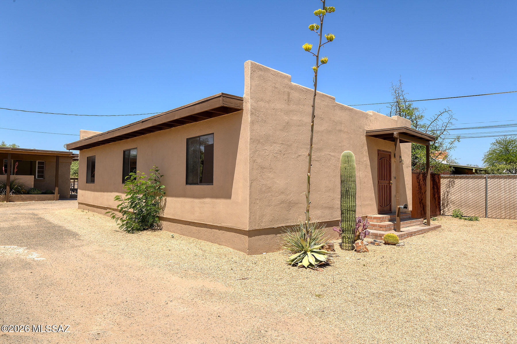 1009 East Halcyon Road Tucson, AZ 85719 - Photo 8 of 48 DSC_2202A