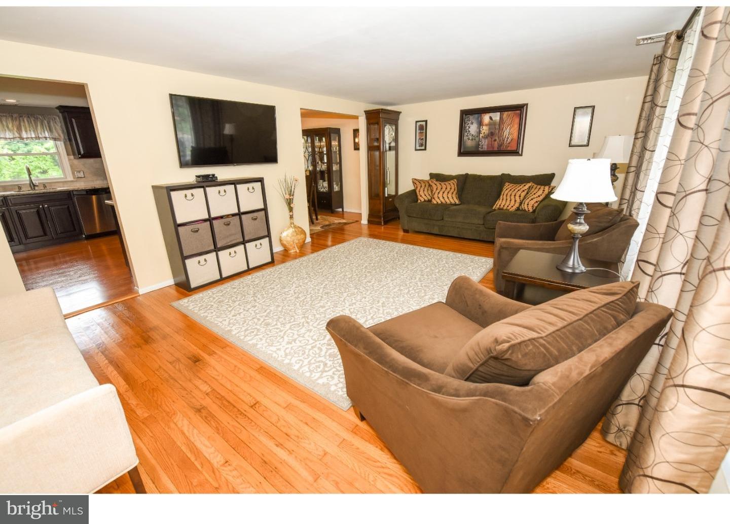 250 Norfolk Road Warminster, PA 18974 - Photo 13 of 25 Living Room