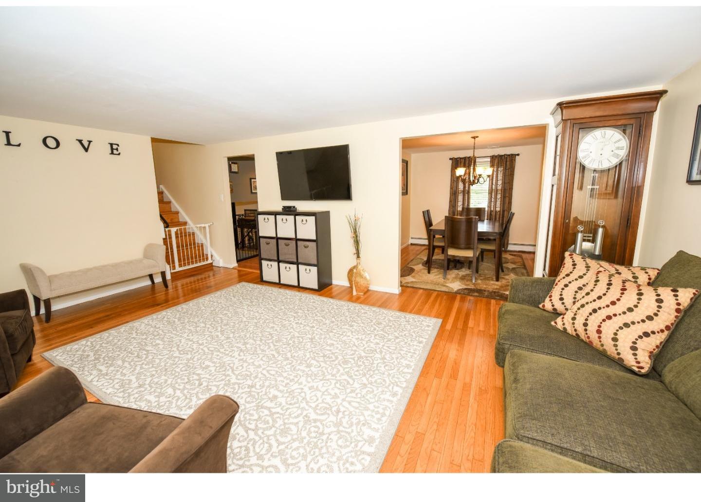 250 Norfolk Road Warminster, PA 18974 - Photo 14 of 25 Living Room