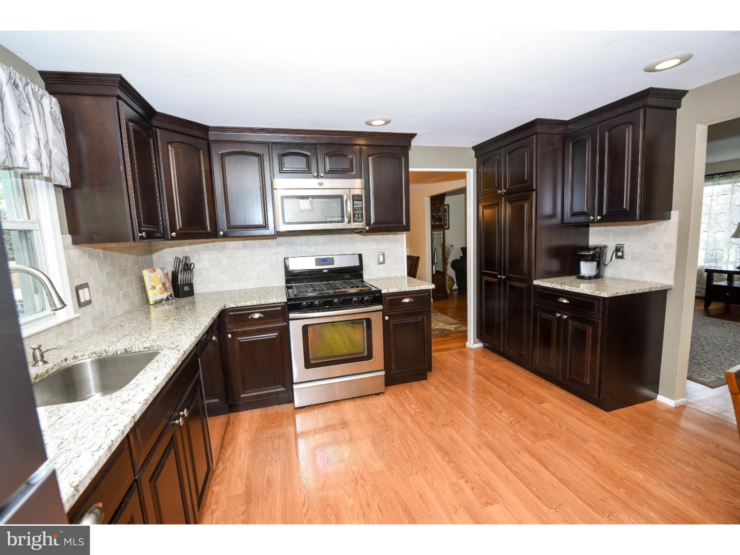 250 Norfolk Road Warminster, PA 18974 - Photo 7 of 25 Kitchen