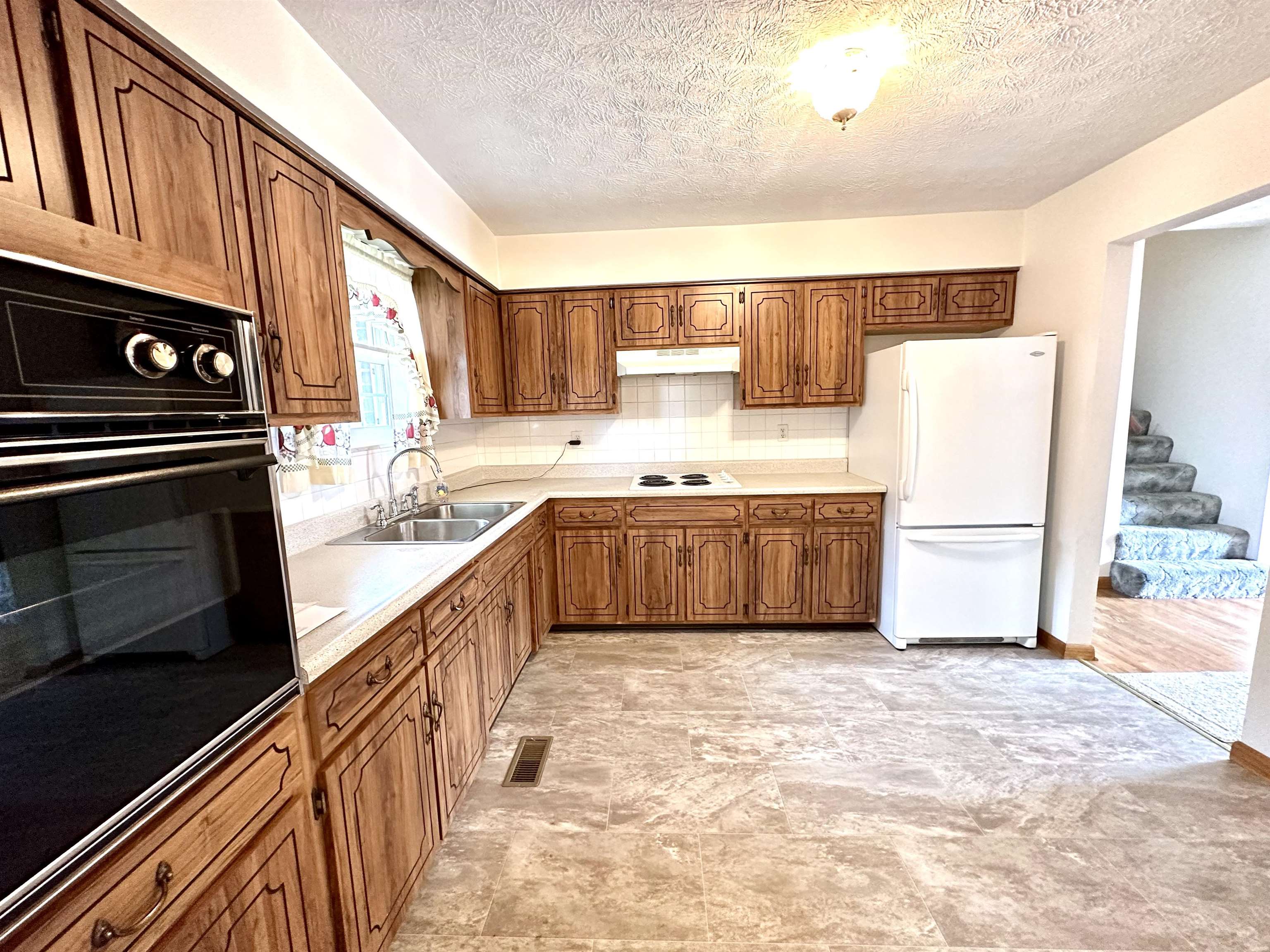 2235 East Thompson Road Ashland, KY 41102 - Photo 8 of 24
