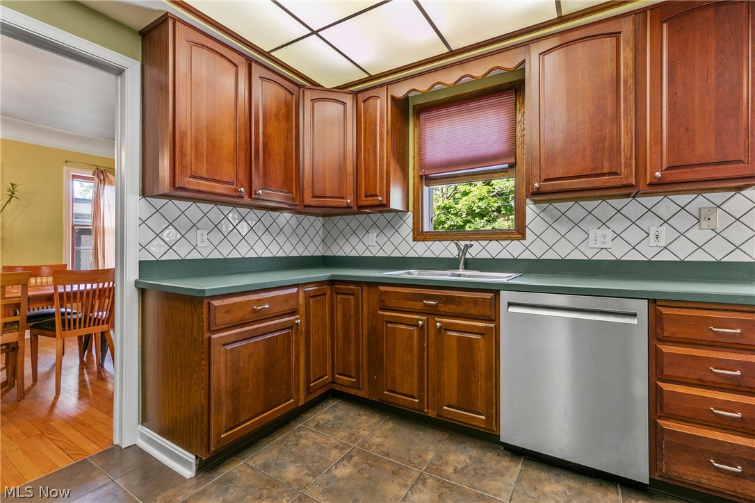 2408 Channing Road Cleveland, OH 44118 - Photo 12 of 35