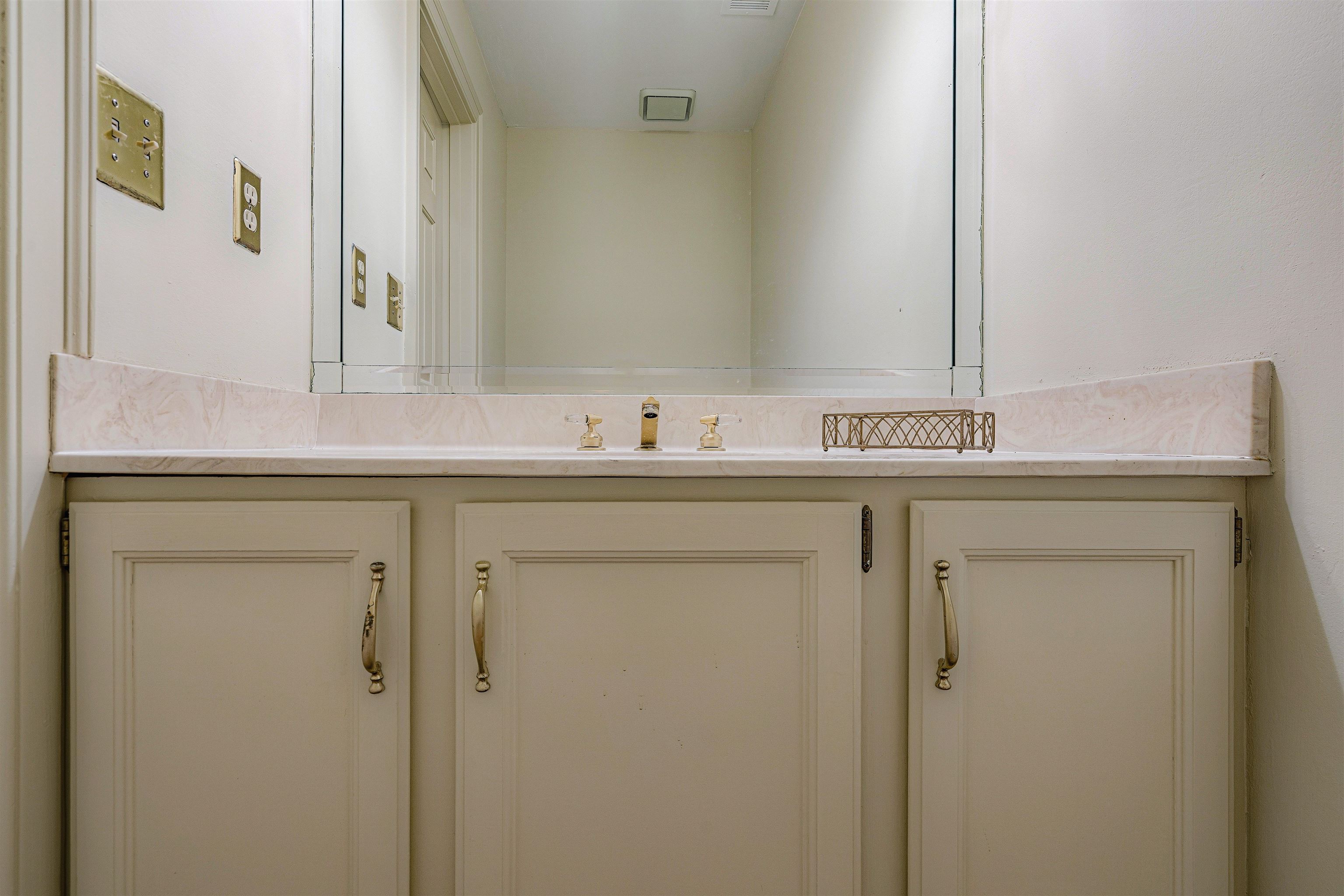 478 West Racquet Club Place Memphis, TN 38117 - Photo 11 of 39 a utility room with dryer and washer
