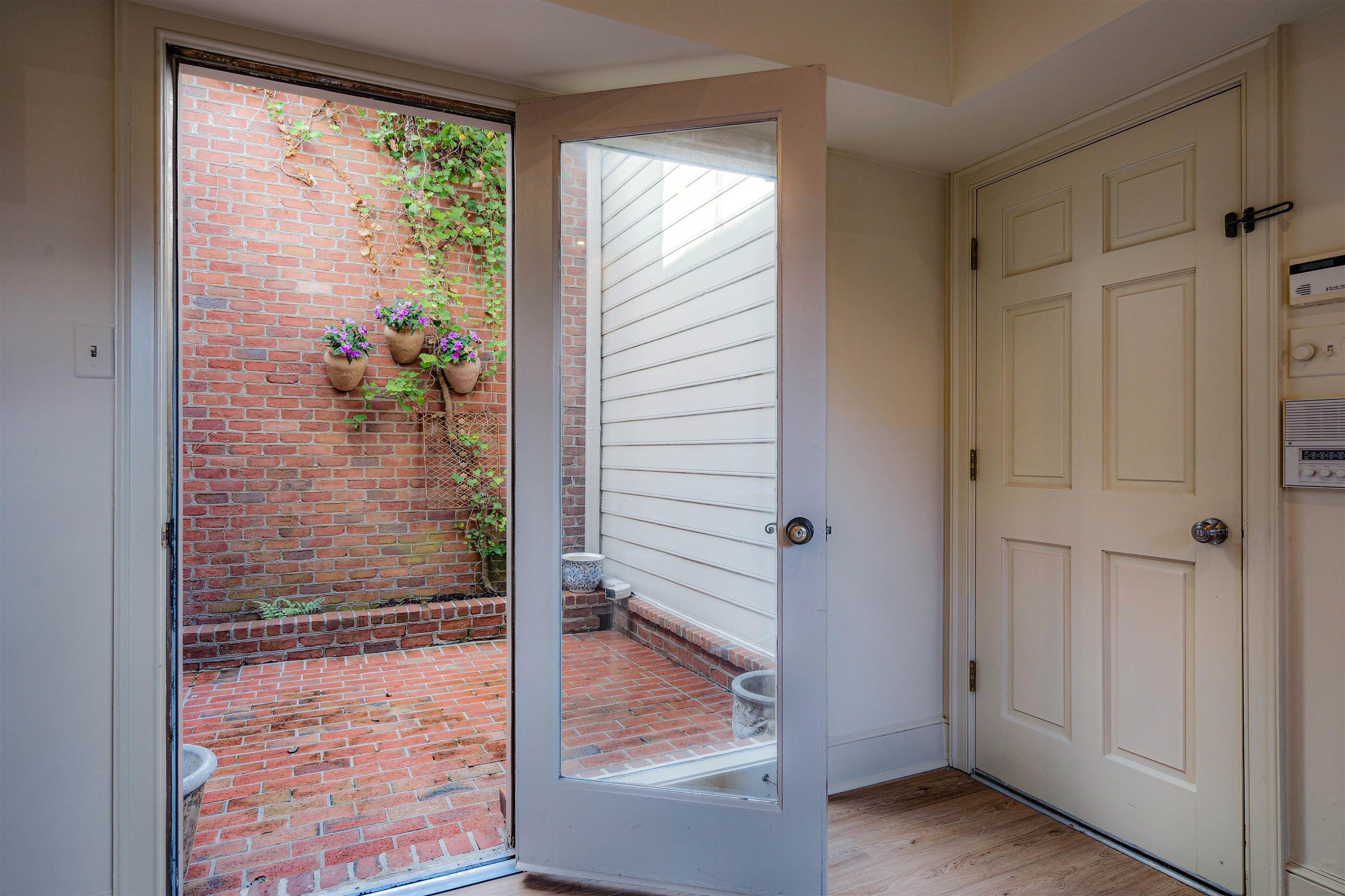 478 West Racquet Club Place Memphis, TN 38117 - Photo 16 of 39 a view of a hallway