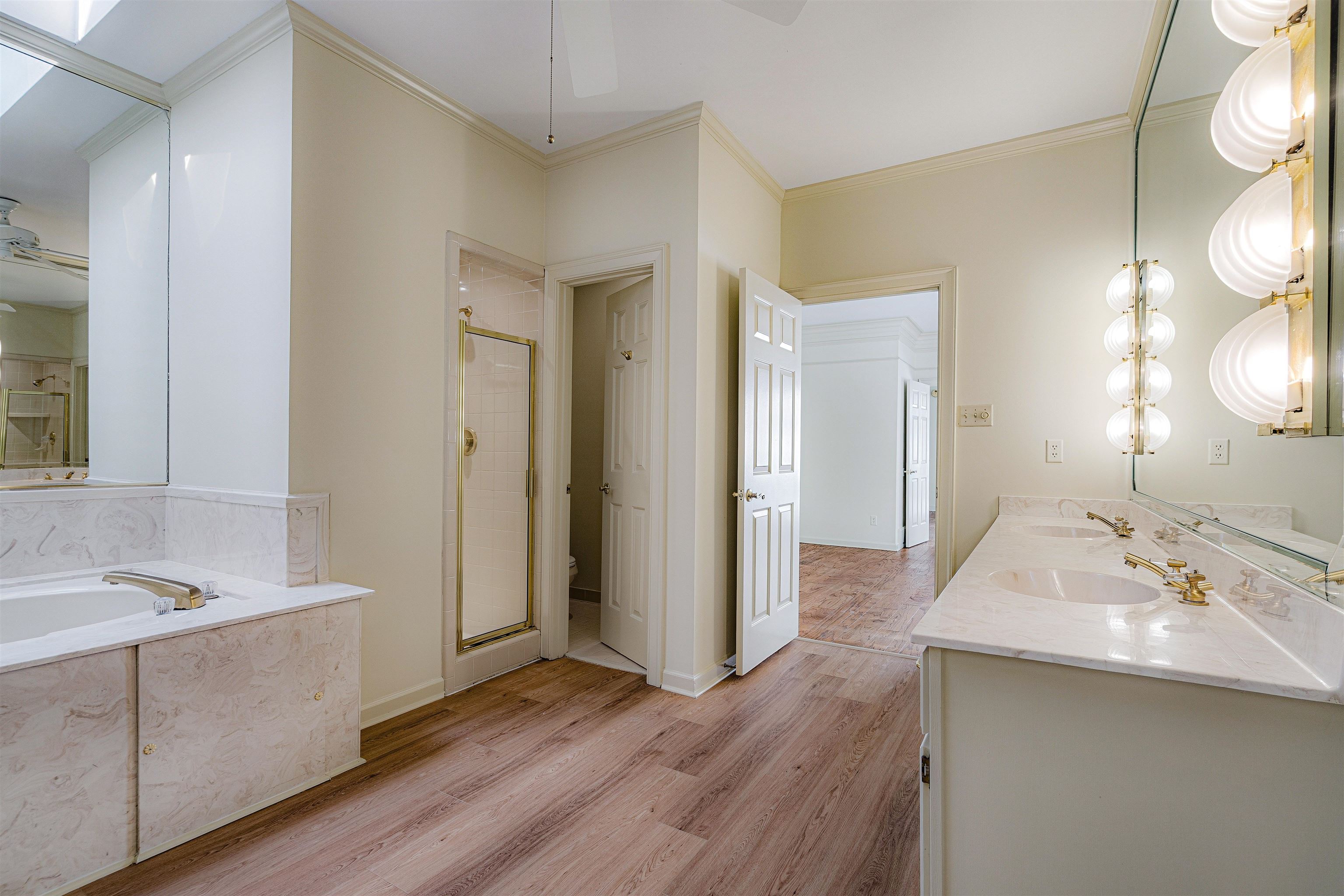 478 West Racquet Club Place Memphis, TN 38117 - Photo 24 of 39 a bathroom with a sink and a mirror