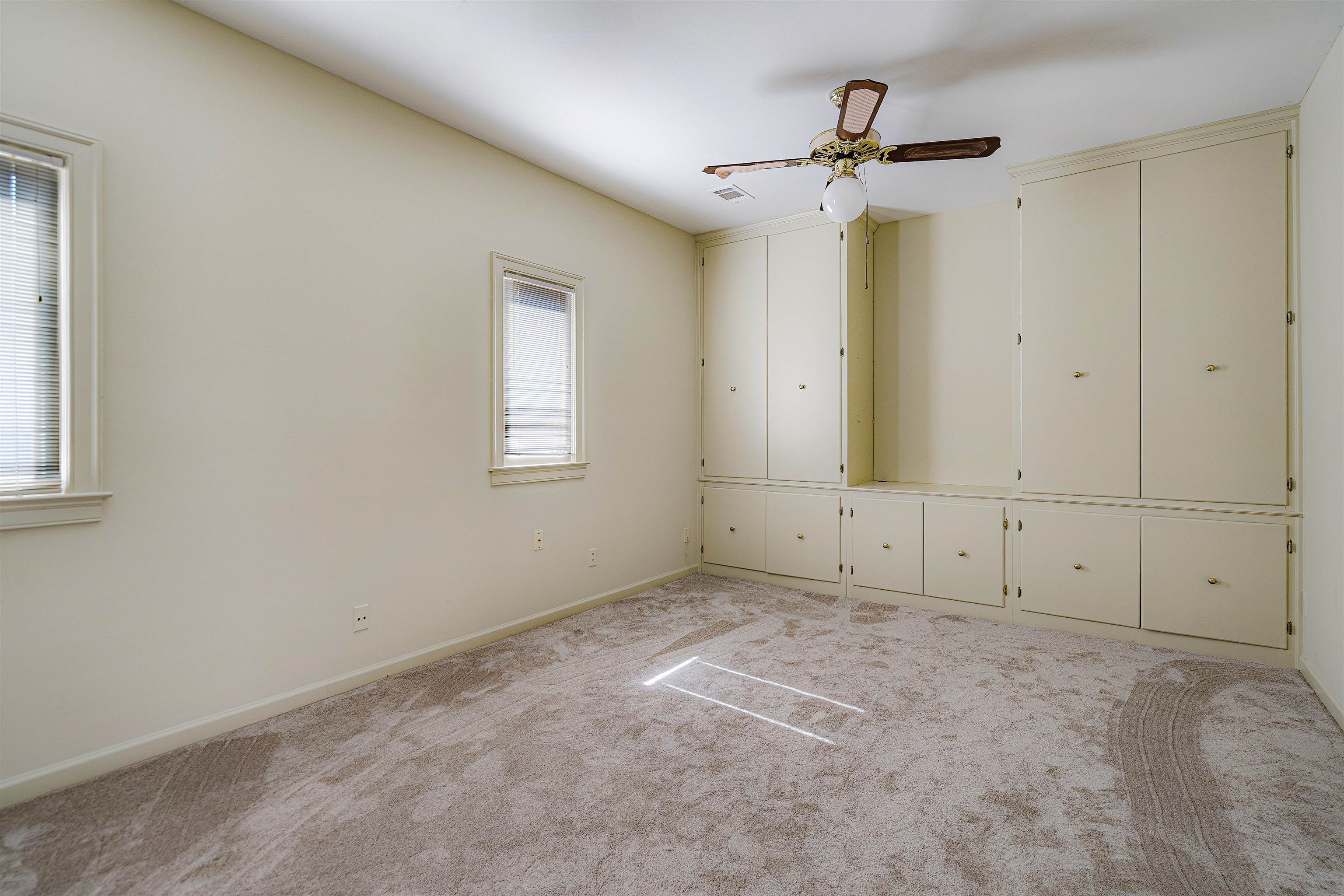 478 West Racquet Club Place Memphis, TN 38117 - Photo 27 of 39 an empty room with cabinet and a ceiling fan