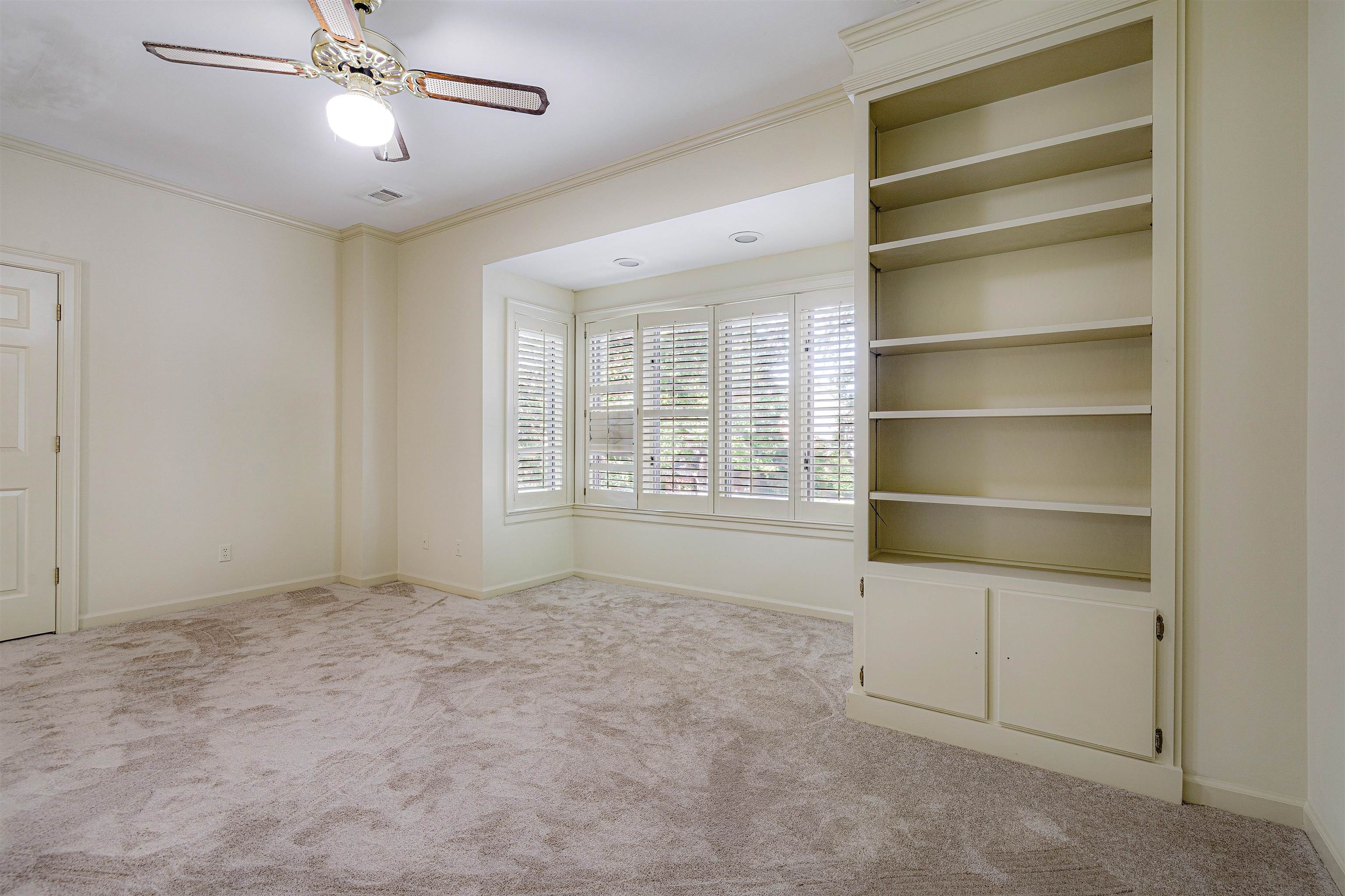 478 West Racquet Club Place Memphis, TN 38117 - Photo 28 of 39 a view of an empty room with a window
