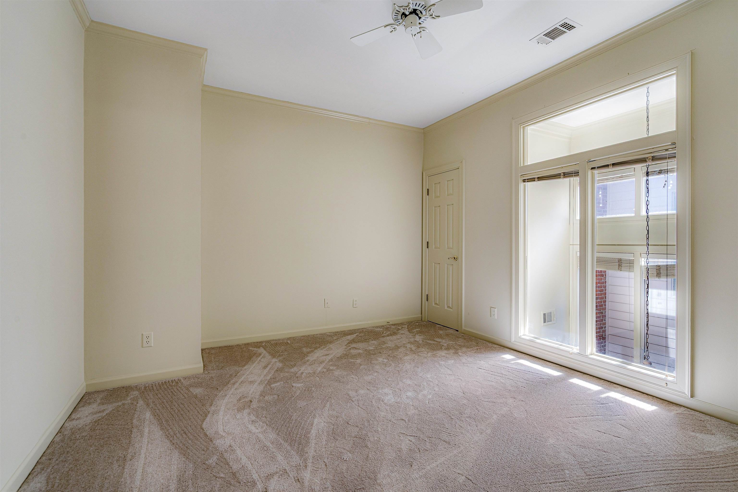 478 West Racquet Club Place Memphis, TN 38117 - Photo 29 of 39 a view of an empty room with a window