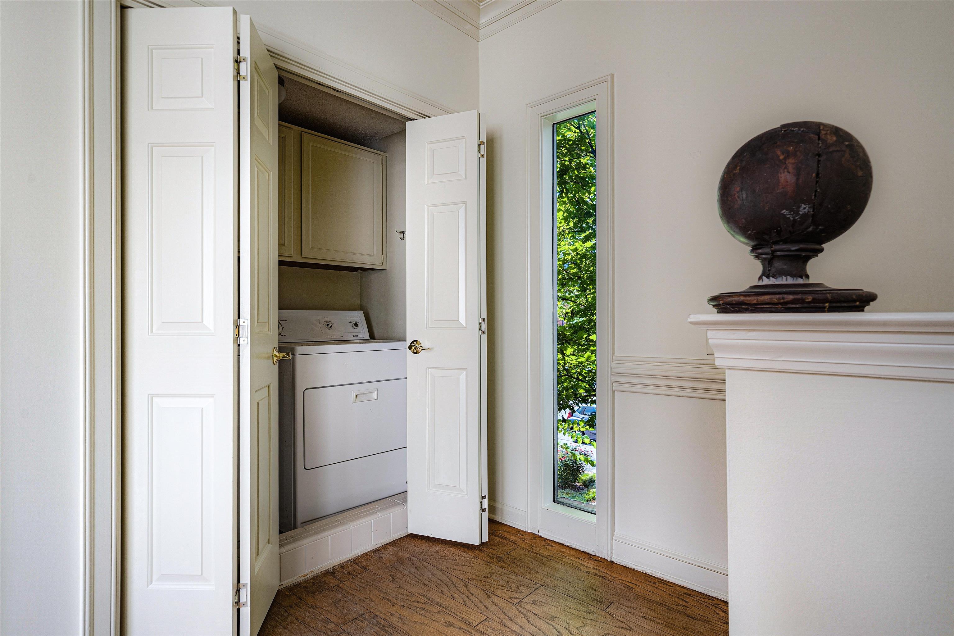 478 West Racquet Club Place Memphis, TN 38117 - Photo 31 of 39 a room with painting and a wooden floor