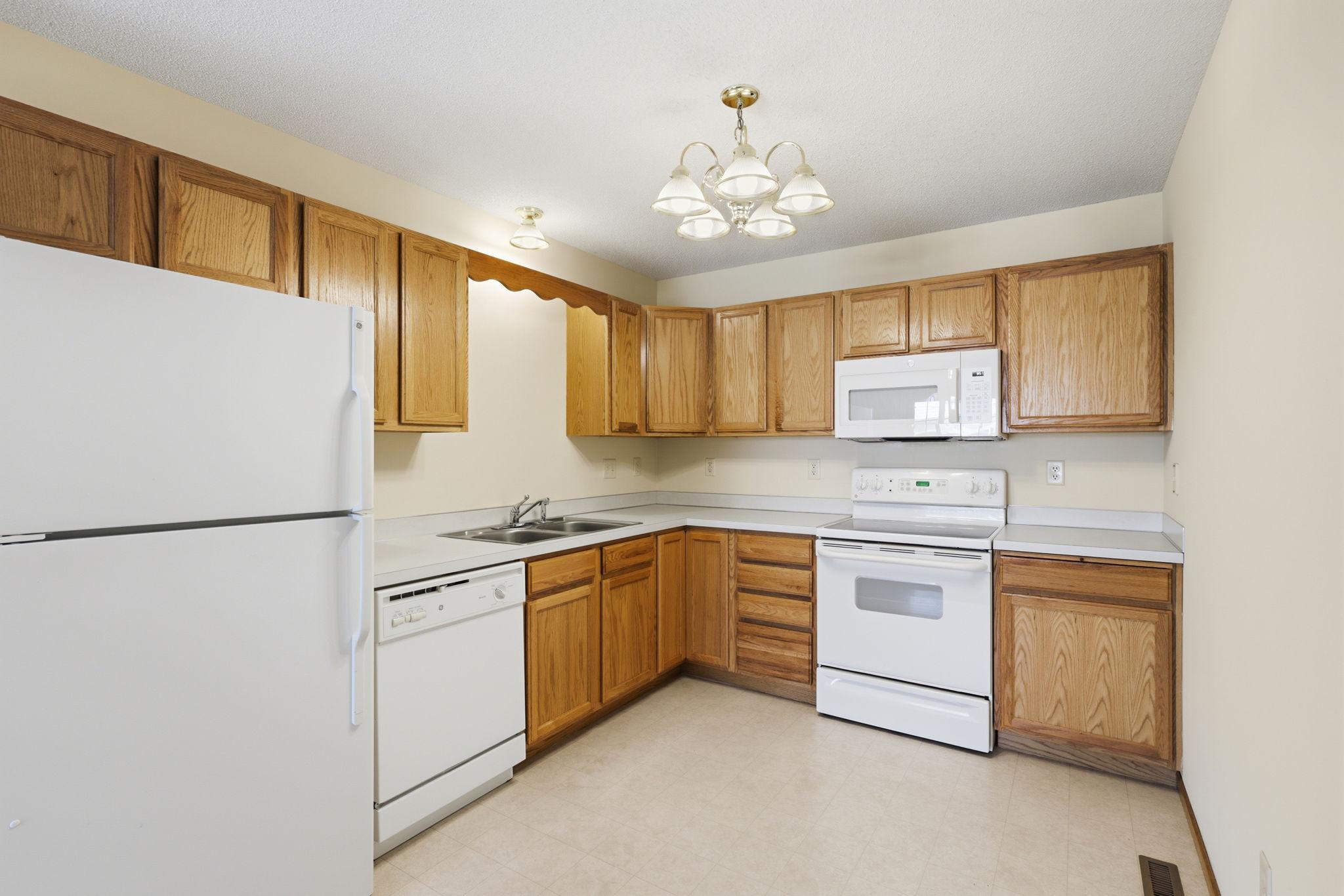 1587 County Rd D East Maplewood, MN 55109 - Photo 11 of 24 Gallery Image 11