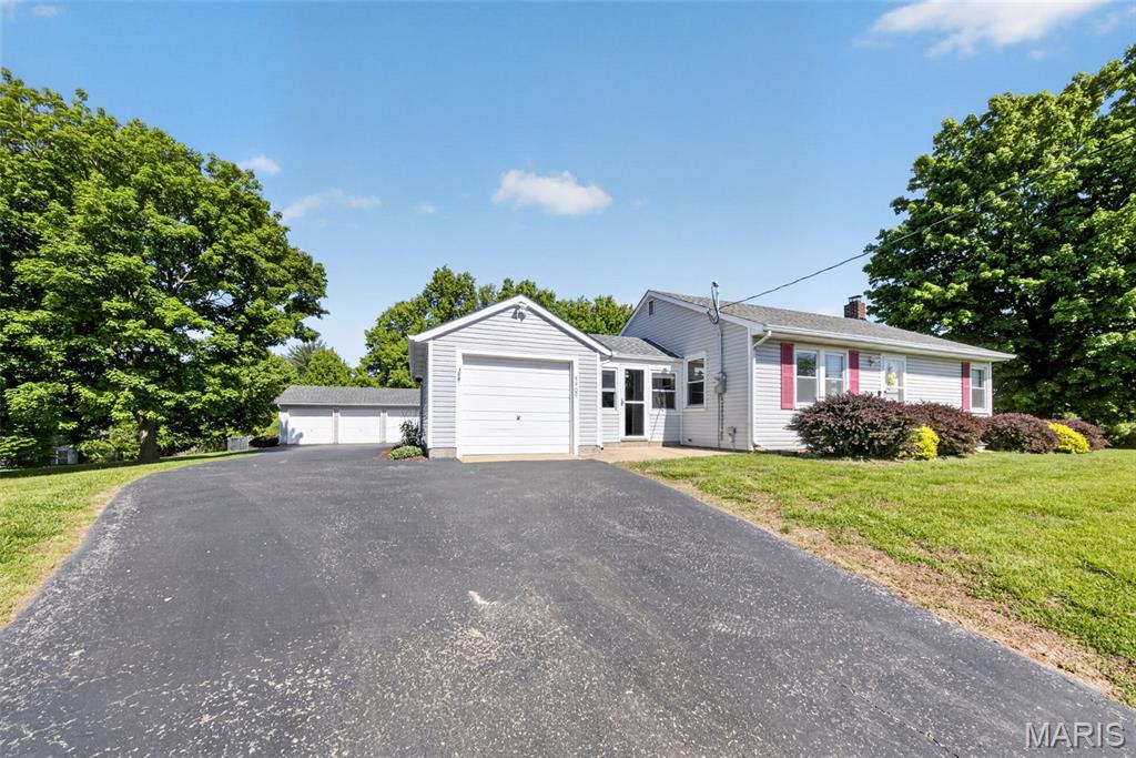 3909 Shackelford Road Florissant, MO 63034 - Photo 7 of 44