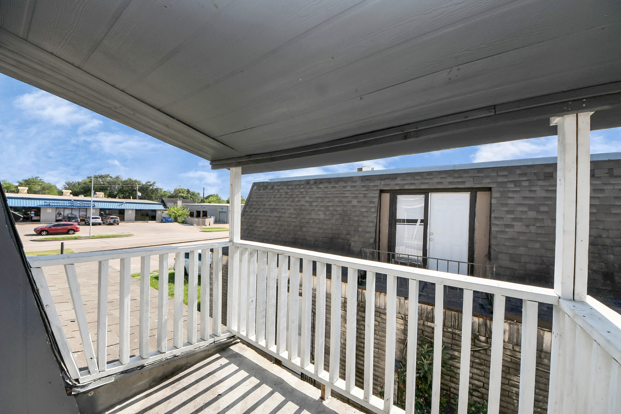 12068 Beechnut Street, Unit C Houston, TX 77072 - Photo 38 of 40 a view of a balcony
