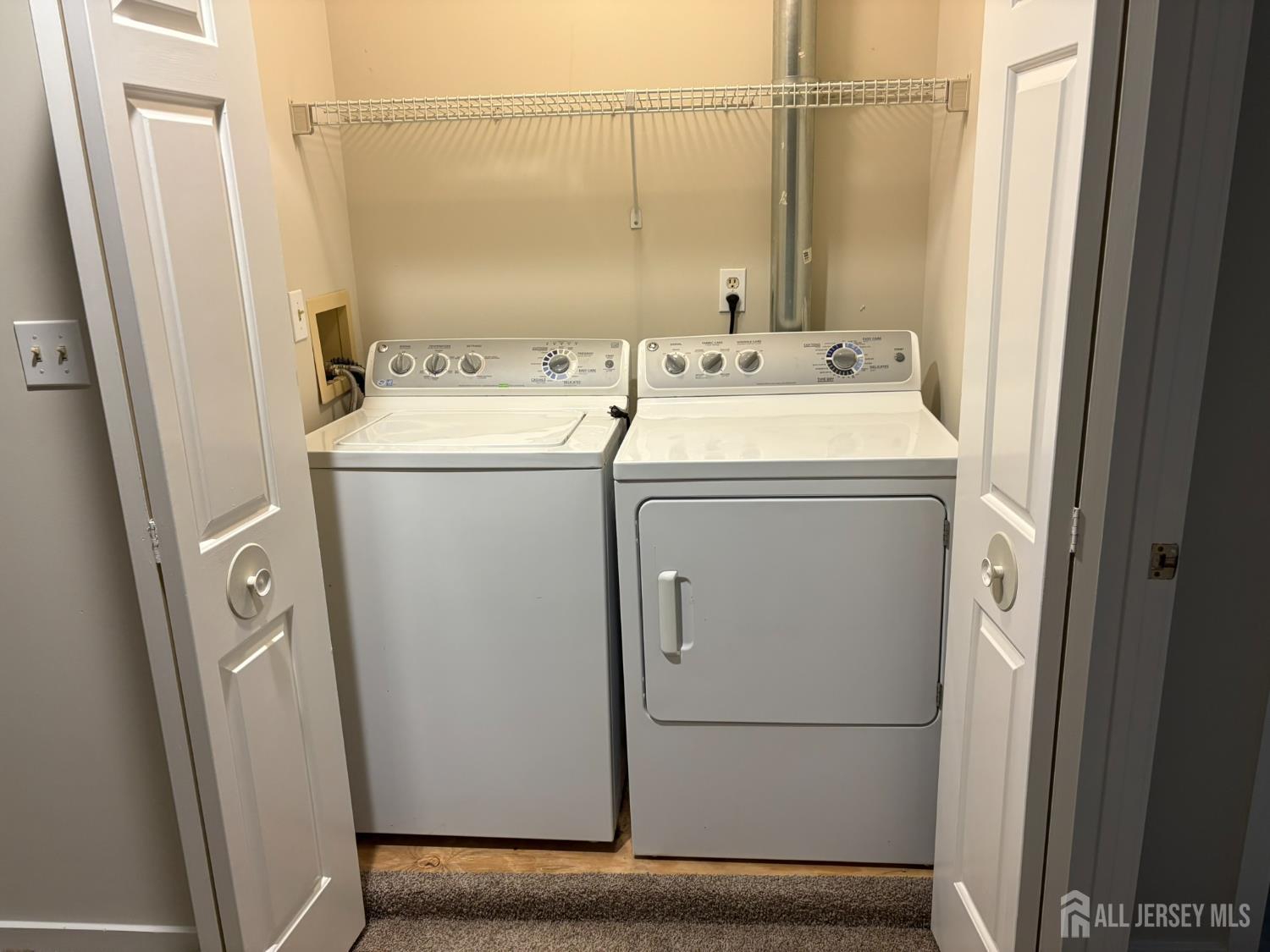 285 Greenfield Road Bridgewater, NJ 08807 - Photo 11 of 26 a utility room with dryer and washer