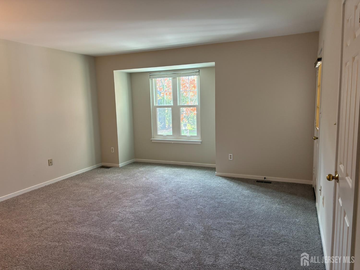 285 Greenfield Road Bridgewater, NJ 08807 - Photo 12 of 26 an empty room with a window