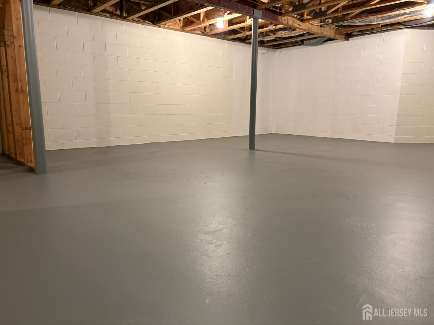 285 Greenfield Road Bridgewater, NJ 08807 - Photo 23 of 26 an empty room