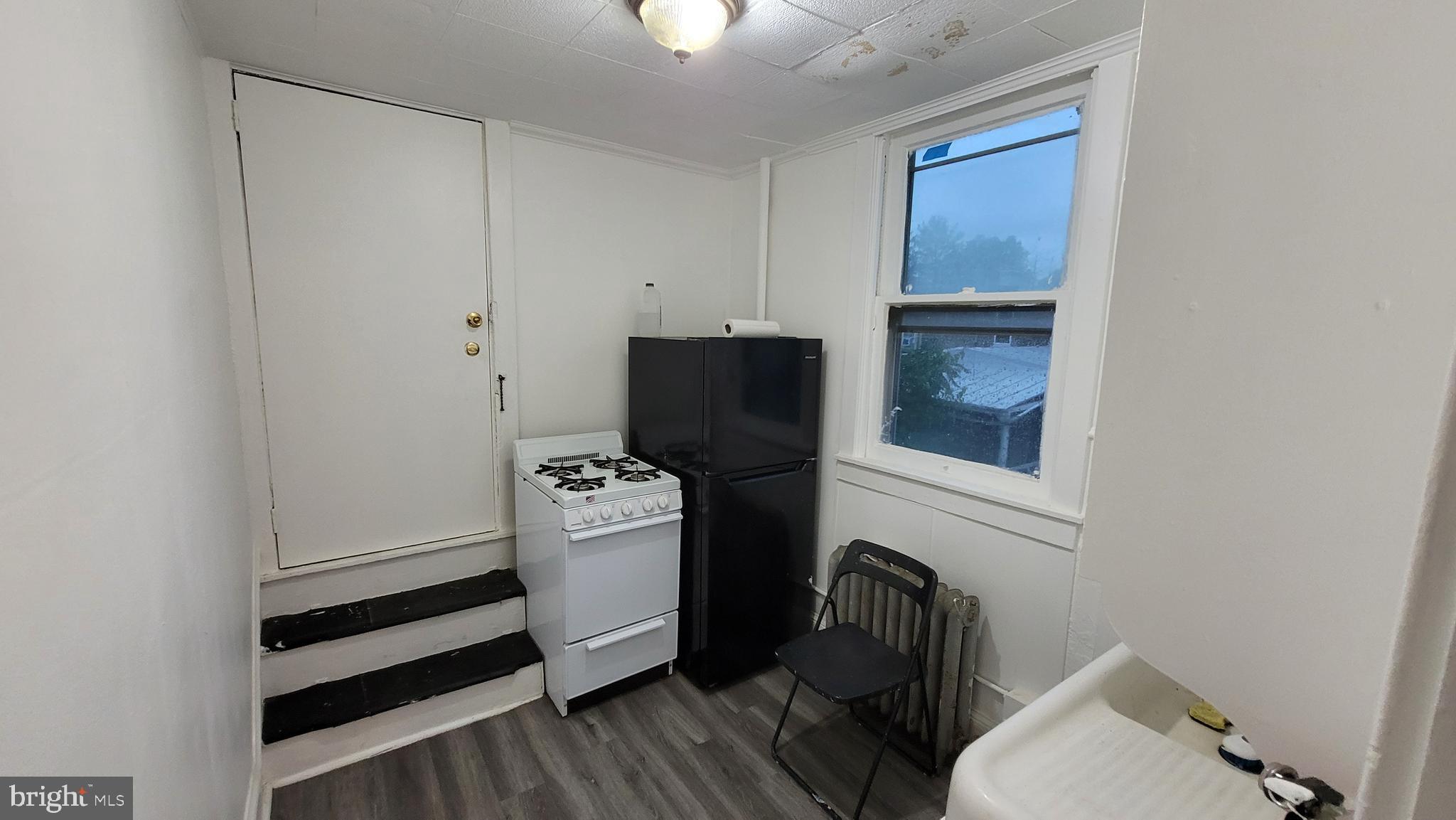 324 Spring Street, Unit 3 Reading, PA 19601 - Photo 13 of 27 a view of a livingroom with furniture and a window