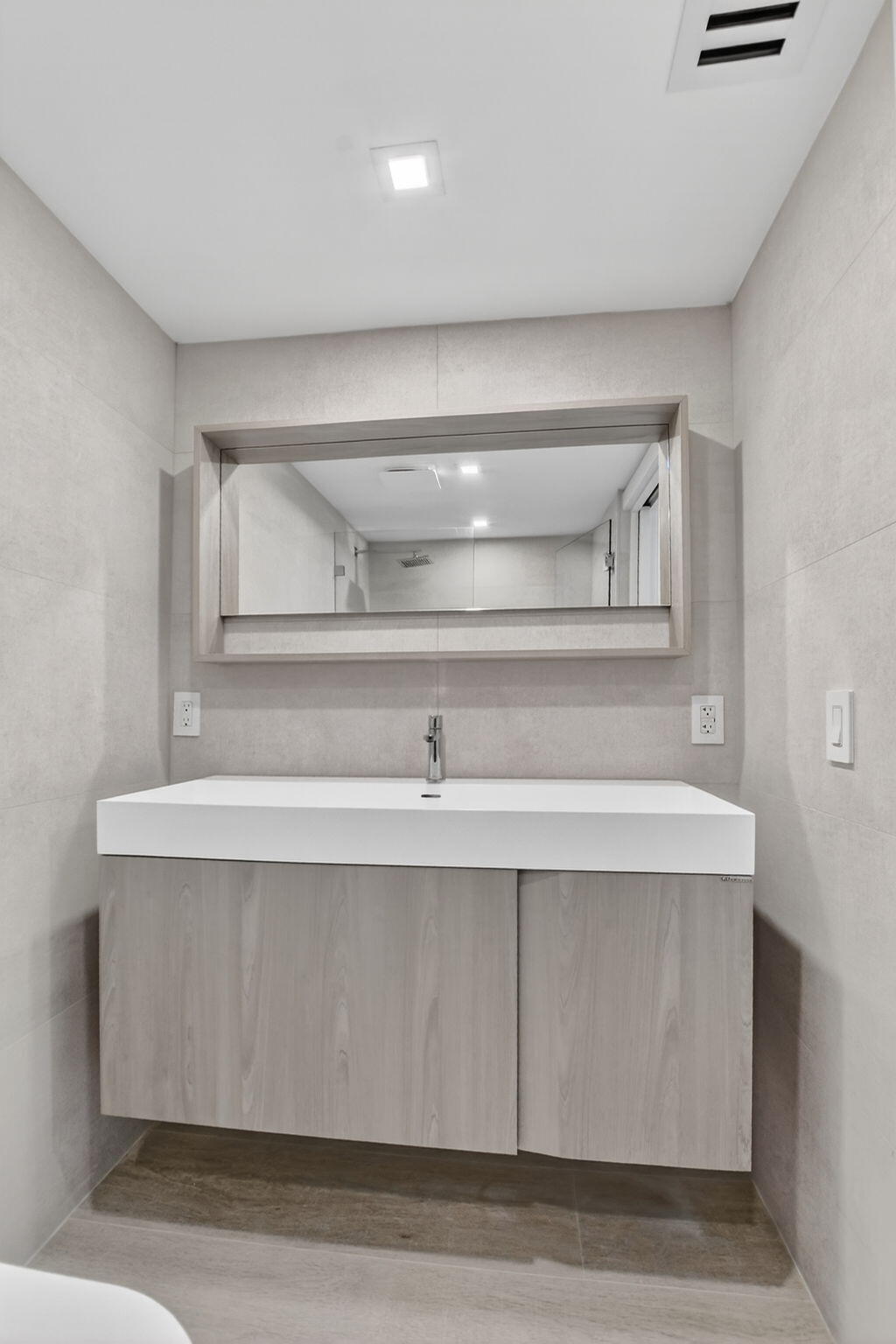 7835 Lakeside Boulevard, Unit 946 Boca Raton, FL 33434 - Photo 4 of 20 a close view of closet