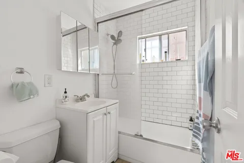 $1,790,000 | 659 Vernon Avenue, Venice, CA 90291