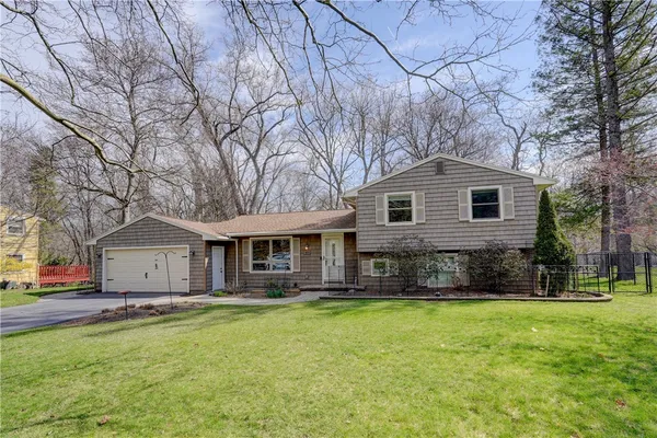 $329,900 | 40 Smallwood Drive, Perinton, NY 14534