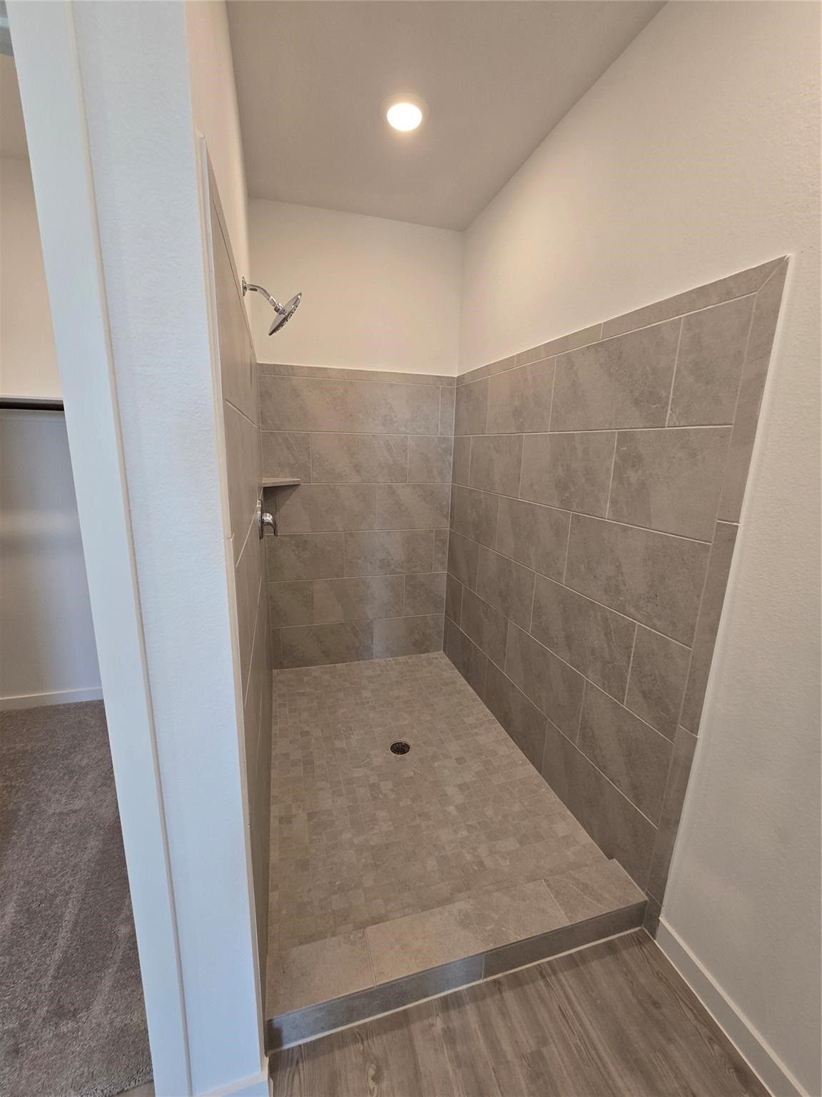 7819 Evening Emerald Drive Rosharon, TX 77583 - Photo 2 of 12 a bathroom with a shower