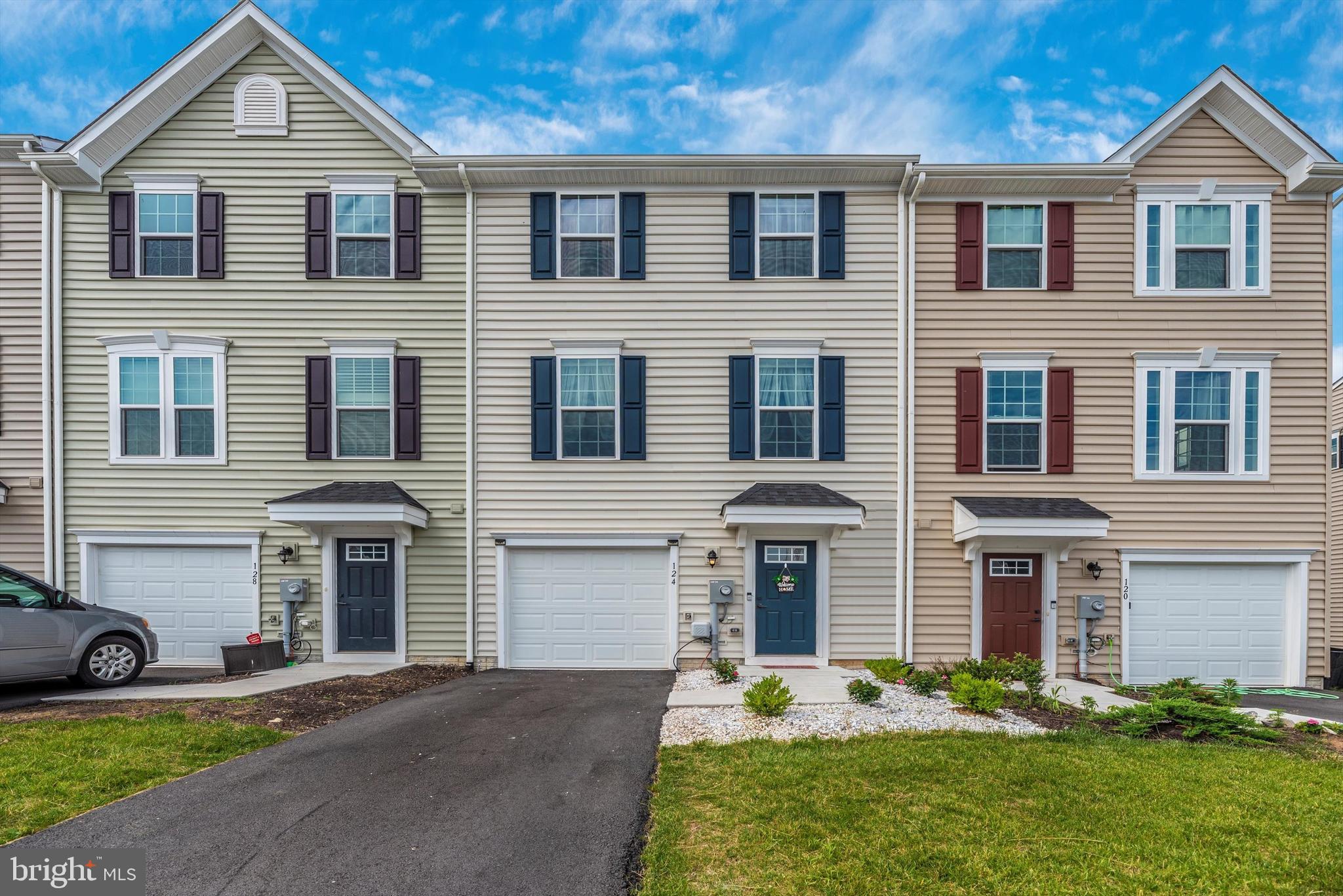 124 Quebec Court Falling Waters, WV 25419 - Photo 1 of 34