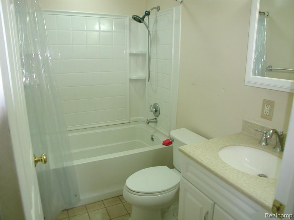 6460 Pardee Road Taylor, MI 48180 - Photo 11 of 16 DSCN4101.jpg