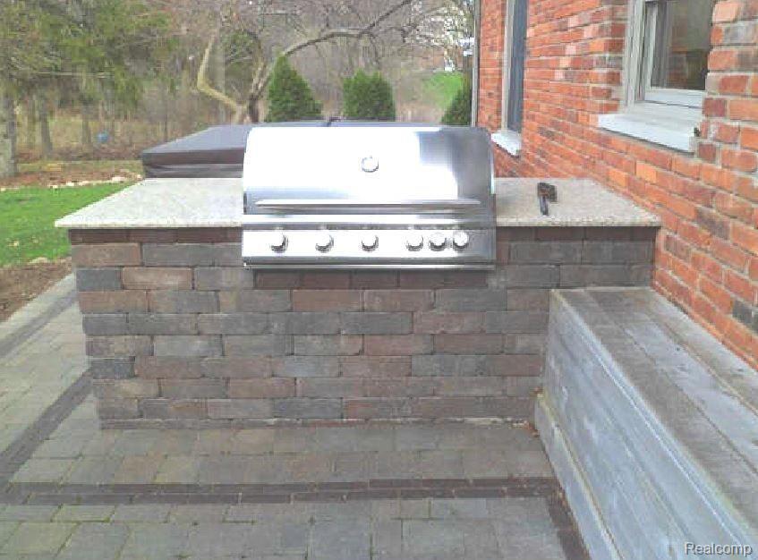 6914 Rattalee Lake Road Clarkston, MI 48348 - Photo 17 of 36 Gorgeous Grill